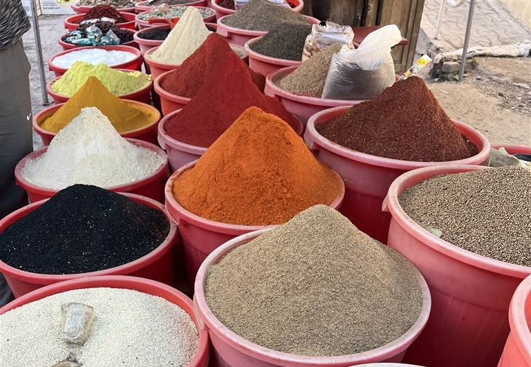 滿滿的烏兹别克 — 在Markazi市集香料店的奇遇