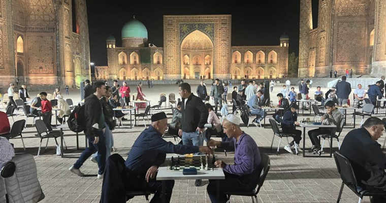 滿滿的烏兹别克 — 撒馬爾罕的雷吉斯坦廣場