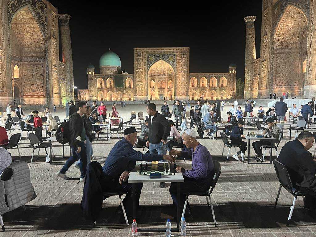 滿滿的烏兹别克 — 撒馬爾罕的雷吉斯坦廣場