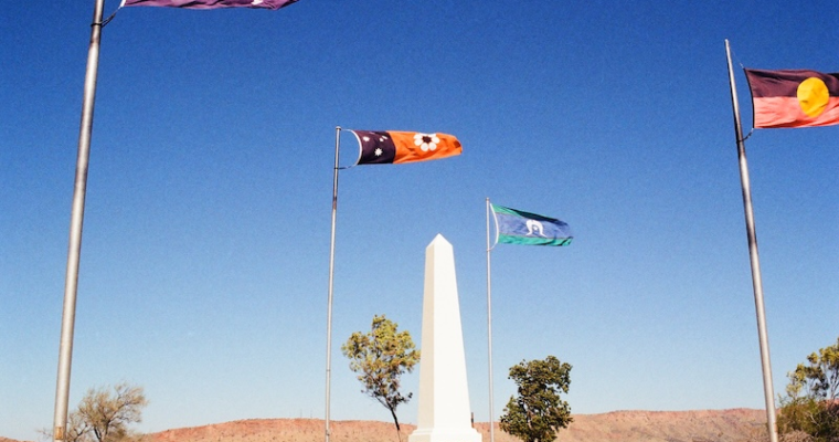 澳洲心處的黯紅大漠 — 在愛麗斯泉Anzac Hill銘記歷史